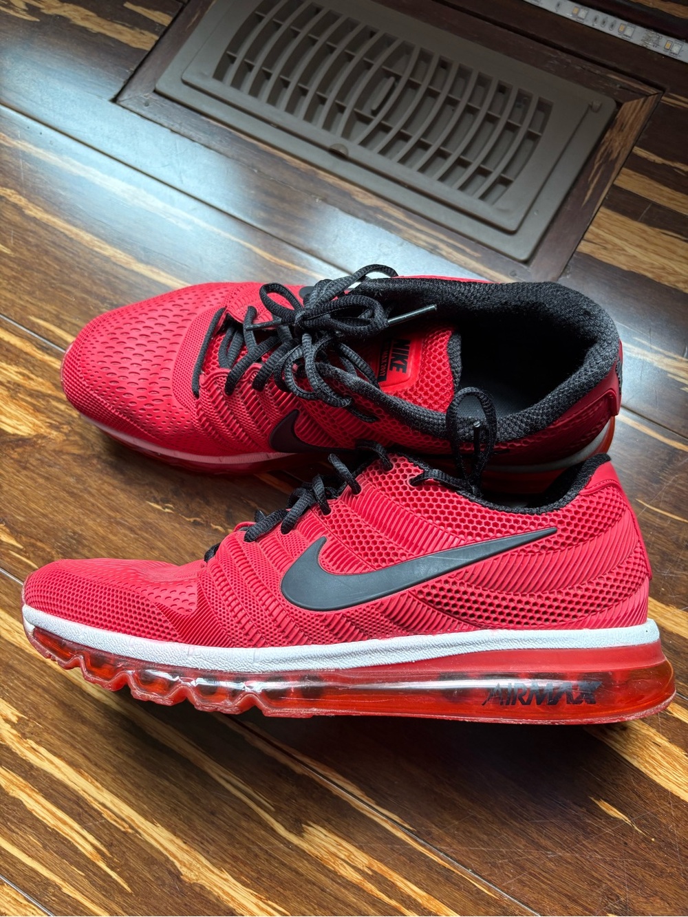 Nike Air Max 2017 Team Red sneakers with black accents - Picture 3 of 6